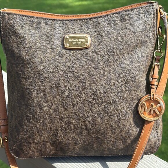 MICHAEL Micheal Kors Large Jet Set Travel Messenger/Crossbody - Picture 4 of 17